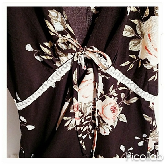 Black Floral Tie Front Top/Kimono - Picture 4 of 5